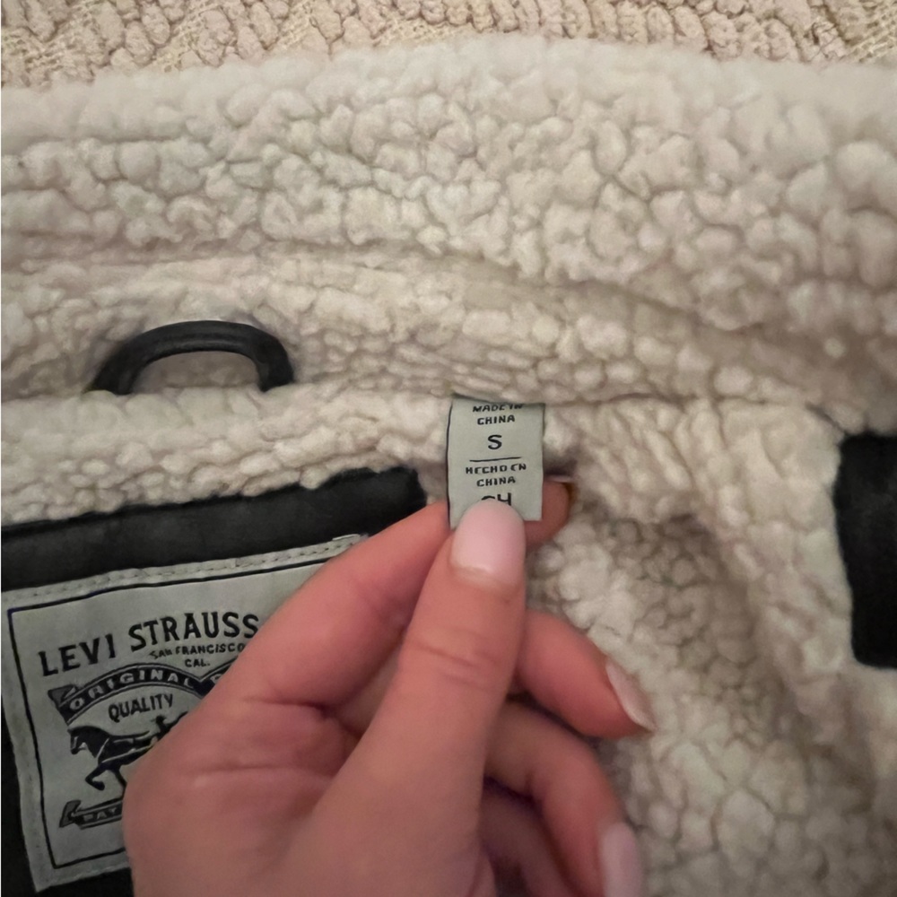 Levi’s faux leather sherpa aviator bomber jacket - NWOT - Picture 4 of 7
